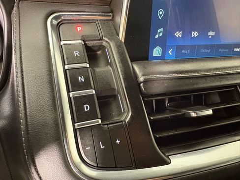 Used 2024 Chevrolet Suburban LT RWD image 34