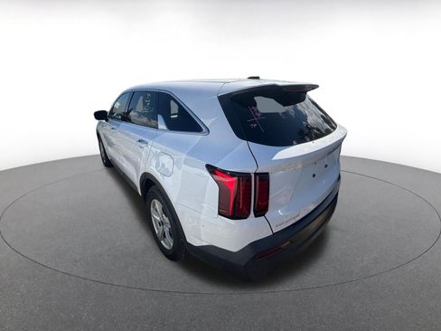 Used 2023 Kia Sorento LX image 5