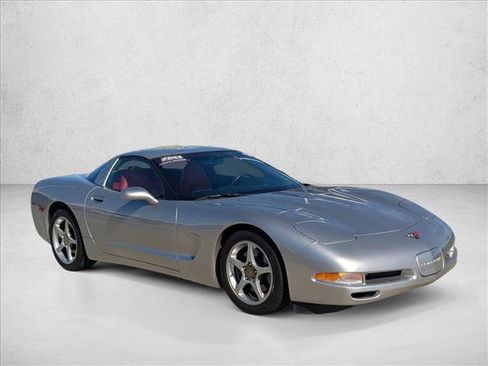 Used 2004 Chevrolet Corvette Coupe image 3