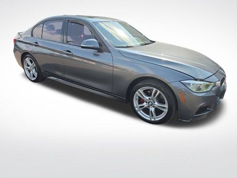 Used 2017 BMW 330i xDrive Sedan AWD/4WD image 6