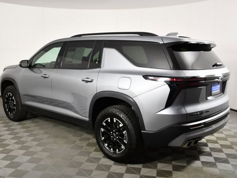 Used 2025 Chevrolet Traverse Z71 image 8