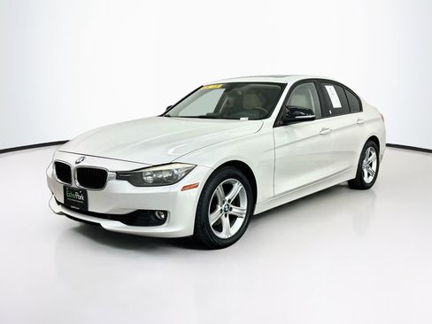 Used 2013 BMW 328i xDrive Sedan AWD/4WD image 3
