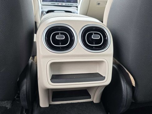 Used 2023 Mercedes-Benz C 300 Sedan image 19