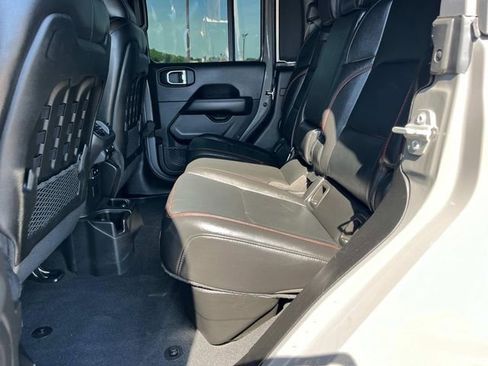 Used 2022 Jeep Gladiator Rubicon w/ LED Lighting Group AWD/4WD image 18