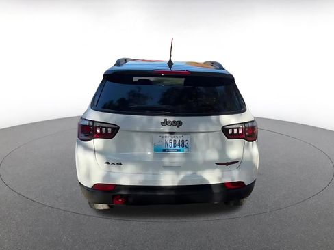 Used 2025 Jeep Compass Trailhawk image 12