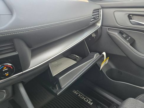 New 2026 Nissan Rogue SV FWD image 25