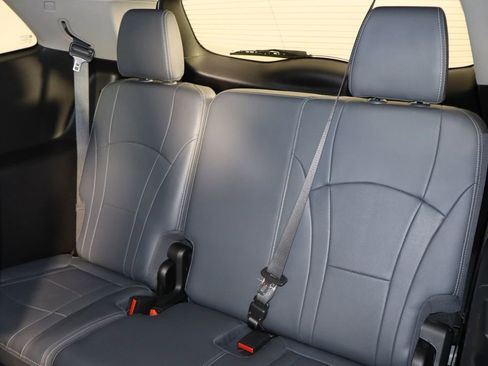 Used 2019 Buick Enclave Essence FWD image 18