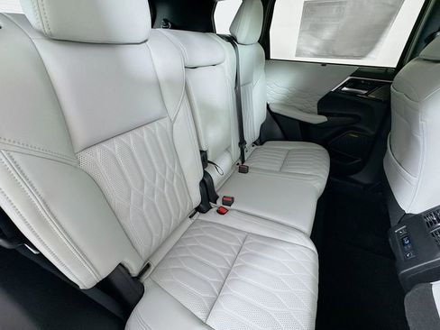 New 2025 Mitsubishi Outlander AWD image 29