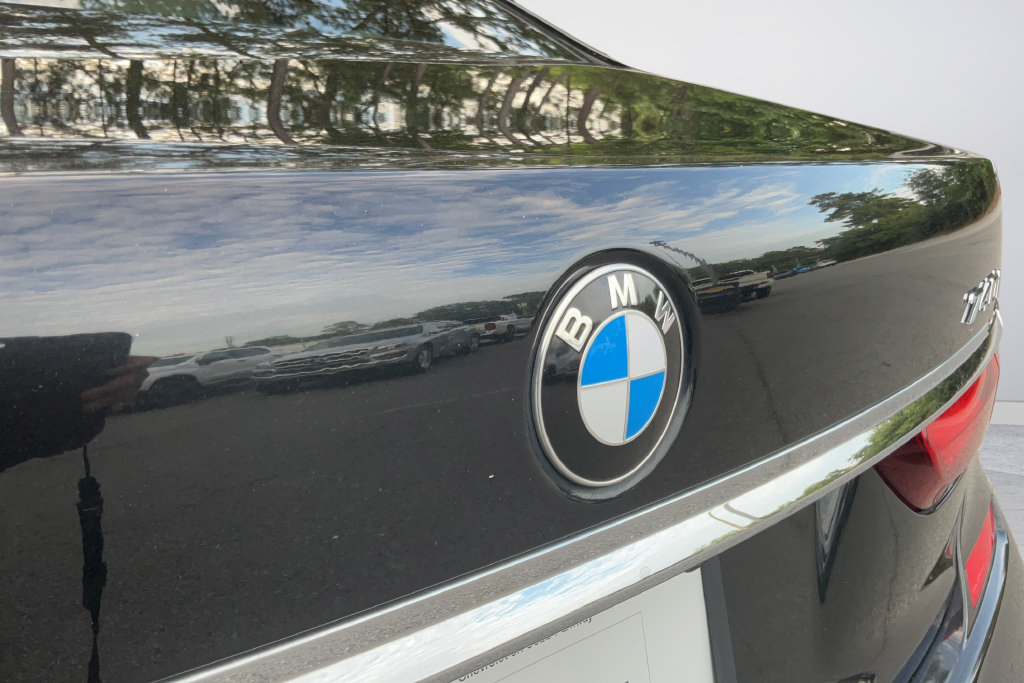 Used 2018 BMW 740i RWD image 27