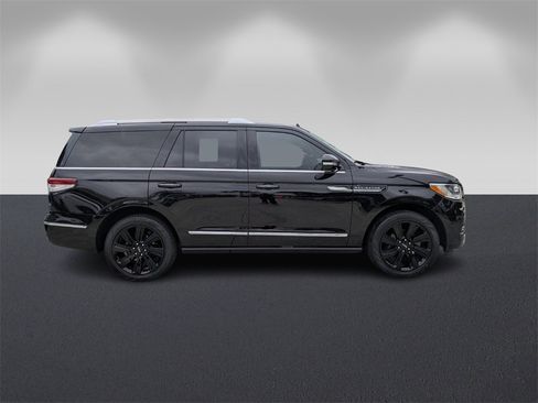 Used 2024 Lincoln Navigator Reserve image 4
