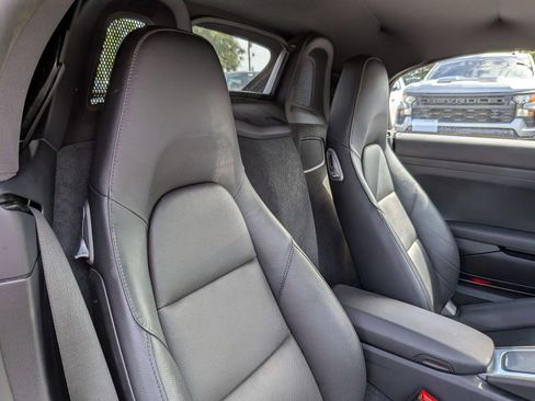 Used 2019 Porsche 718 Boxster RWD image 31