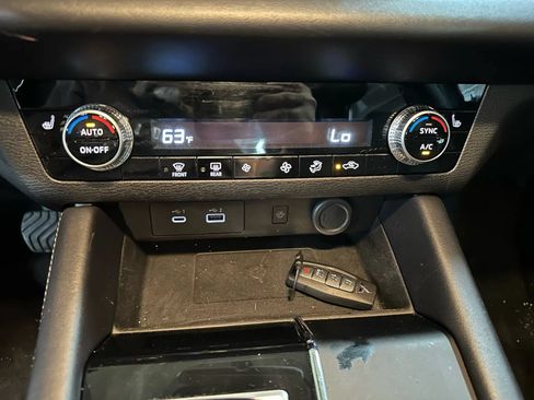 Used 2024 Mitsubishi Outlander FWD image 18