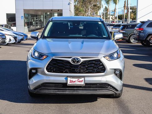 Used 2023 Toyota Highlander LE image 2