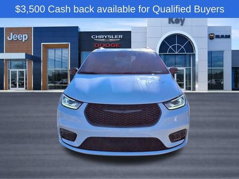 New 2026 Chrysler Pacifica Limited w/ S Appearance Package image 2