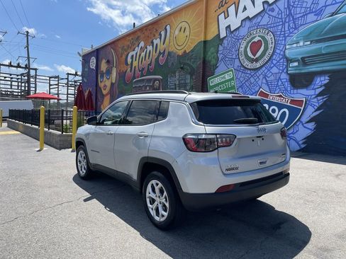 Used 2024 Jeep Compass Latitude AWD/4WD image 3