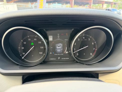 Used 2017 Land Rover Discovery HSE AWD/4WD image 25