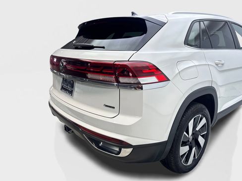 Used 2025 Volkswagen Atlas Cross Sport SE AWD/4WD image 18