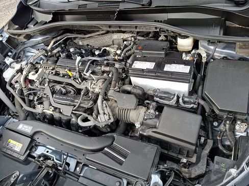 Used 2025 Toyota Corolla Cross XLE FWD image 27