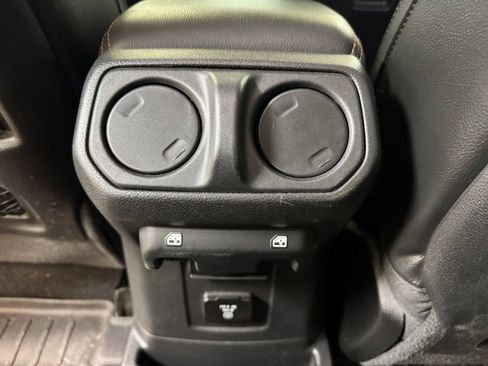Used 2022 Jeep Wrangler Unlimited Rubicon w/ Xtreme Recon 35" Tire Package AWD/4WD image 16