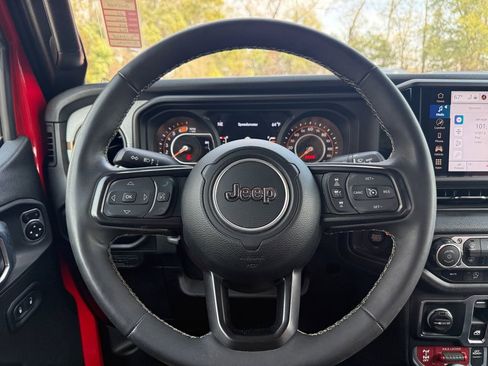 Used 2025 Jeep Wrangler Willys image 20