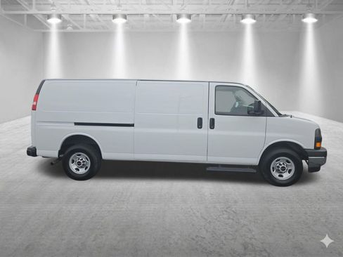Used 2024 GMC Savana 3500 Extended w/ Driver Convenience Package RWD image 2