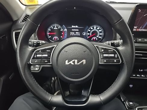 Used 2022 Kia Seltos SX w/ Sunroof Package AWD/4WD image 19