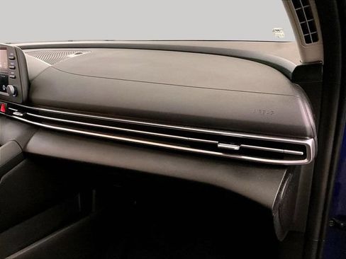 Used 2023 Hyundai Elantra SEL FWD image 15