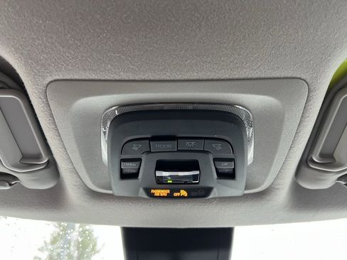 Used 2022 Toyota Corolla Cross LE image 23