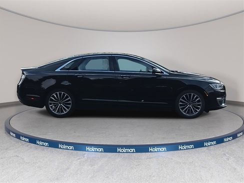 Used 2019 Lincoln MKZ Premiere image 4