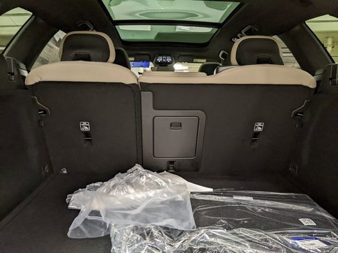 New 2026 Volvo XC60 B5 Plus w/ Climate Package AWD/4WD image 28
