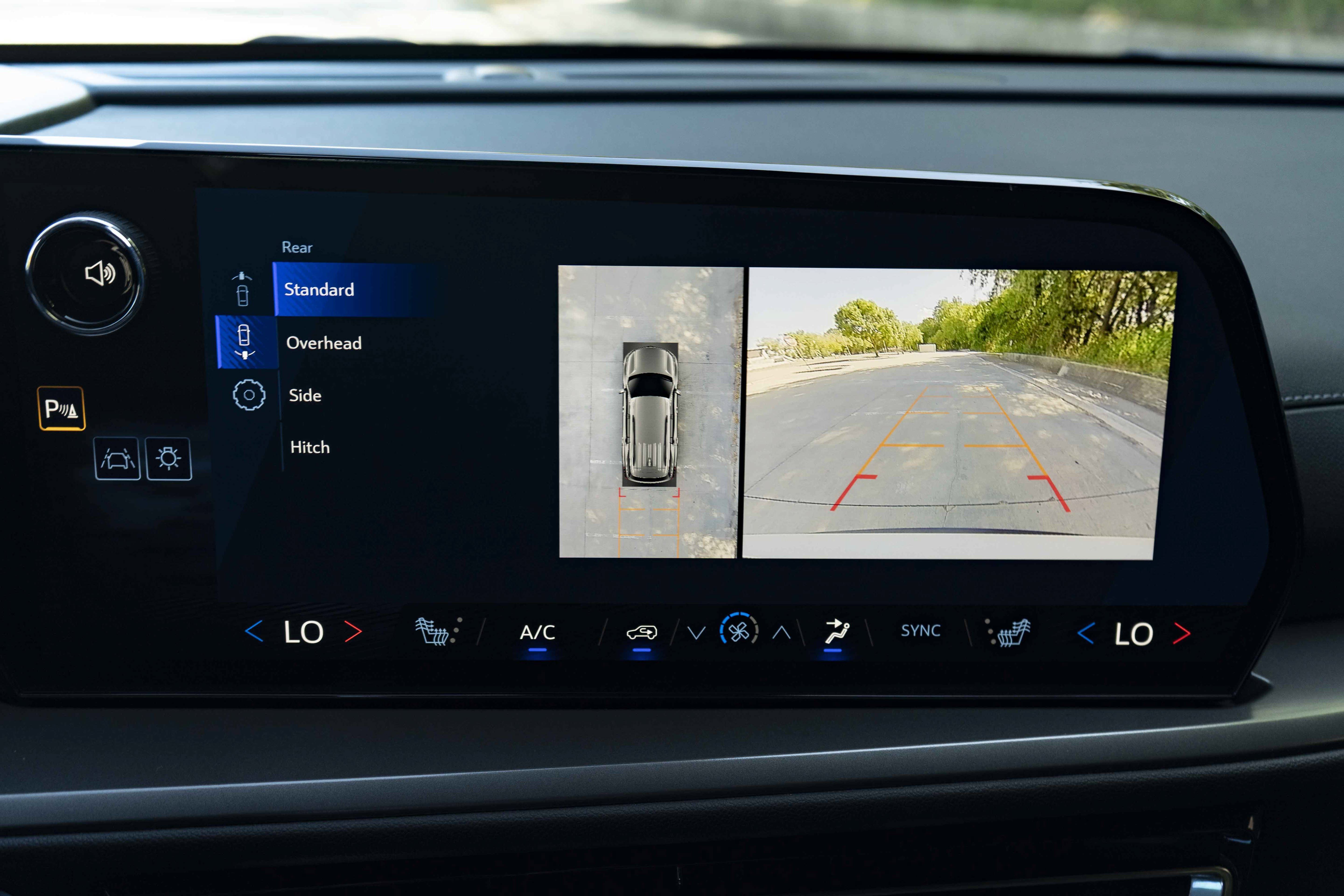 Used 2026 Chevrolet Traverse LT w/ Driver Confidence Package FWD image 30