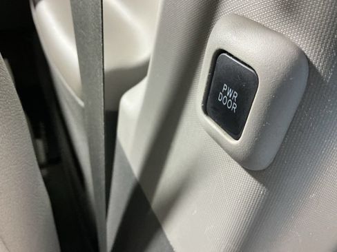 Used 2017 Toyota Sienna XLE AWD/4WD image 11