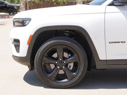 Used 2024 Jeep Grand Cherokee Altitude RWD image 5