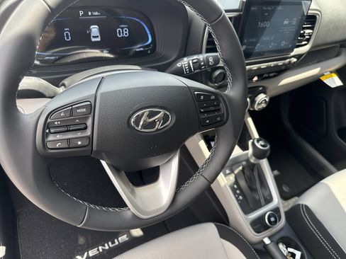 Certified 2025 Hyundai Venue SEL FWD image 8