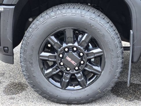 Used 2025 GMC Sierra 3500 AT4 w/ Technology Package AWD/4WD image 8