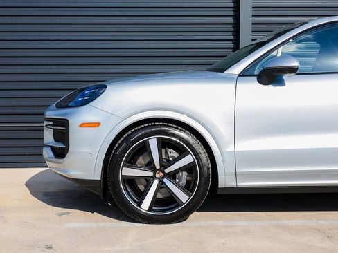 New 2025 Porsche Cayenne Coupe image 11