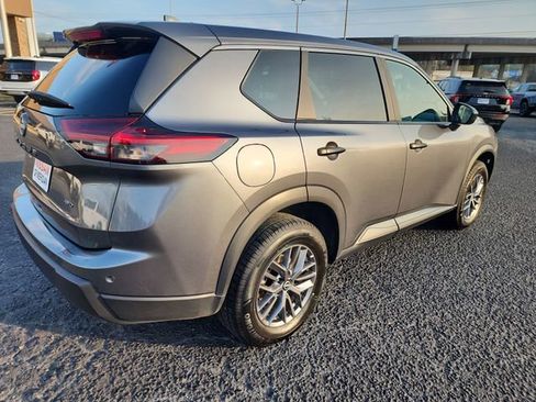 Used 2024 Nissan Rogue S image 5