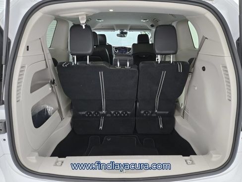 Used 2024 Chrysler Pacifica Touring-L FWD image 17
