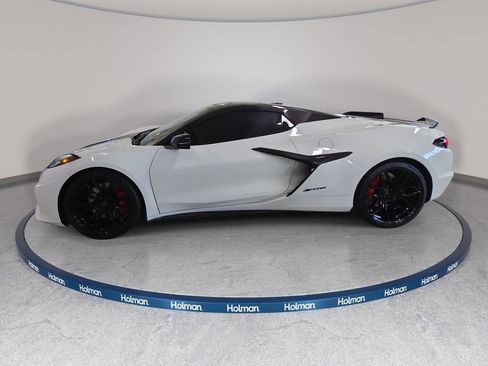 Used 2025 Chevrolet Corvette Z06 w/ Stealth Interior Trim Package RWD image 11