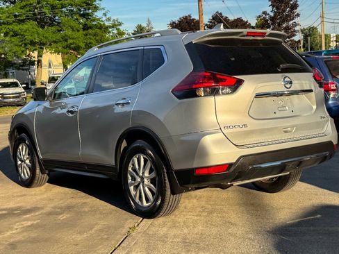 Used 2017 Nissan Rogue SV AWD/4WD image 5