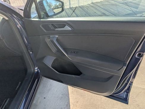 Used 2021 Volkswagen Tiguan S image 30