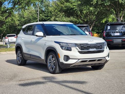 Used 2022 Kia Seltos LX image 2