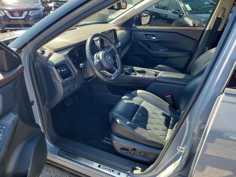 Used 2021 Nissan Rogue Platinum FWD image 11