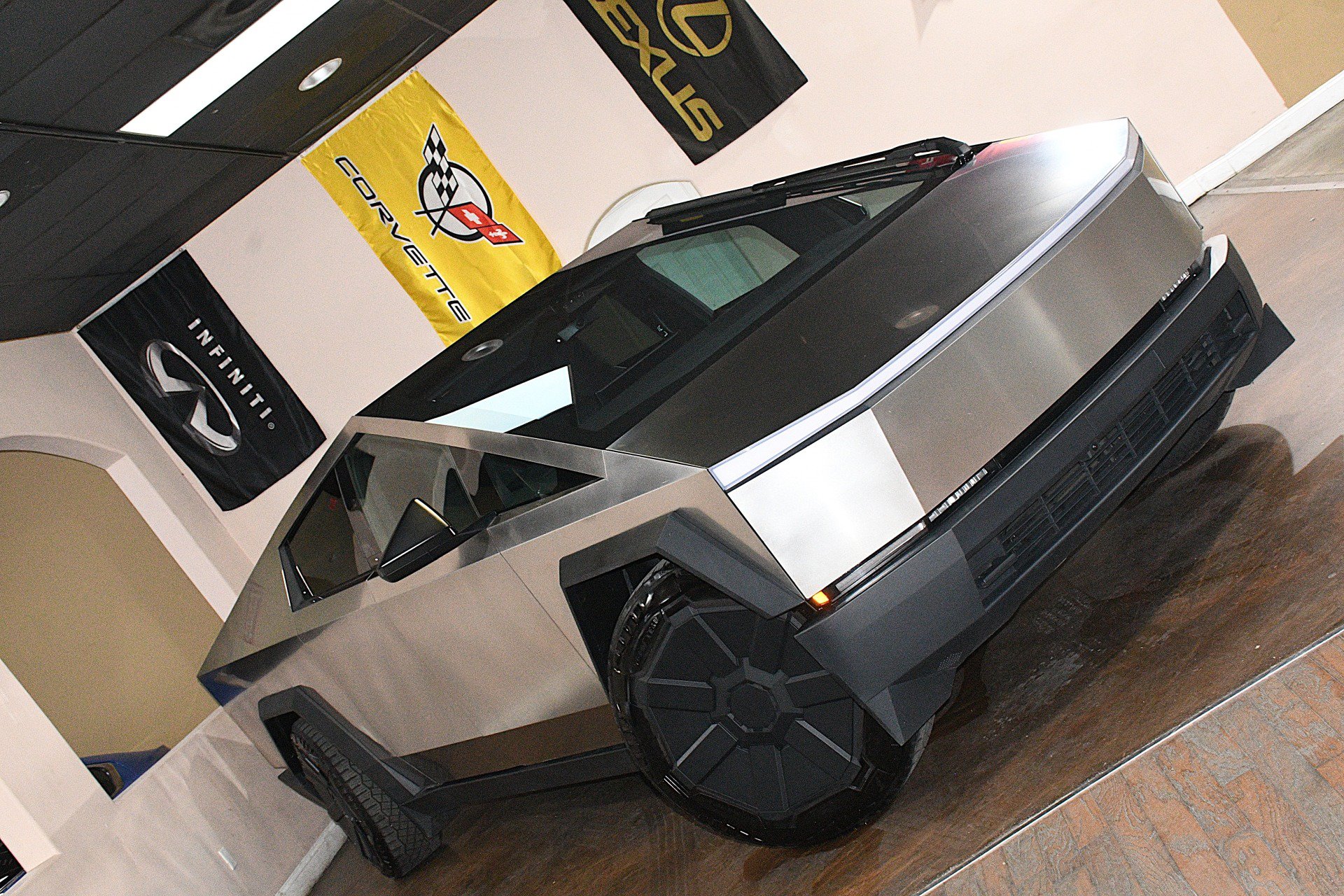 Used 2024 Tesla Cybertruck AWD Crew Cab image 77