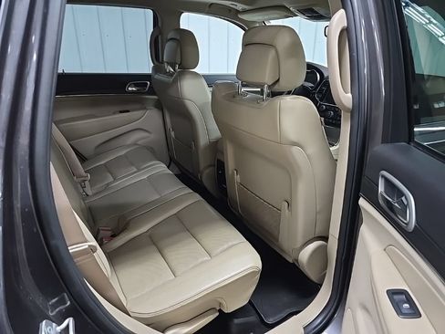 Used 2019 Jeep Grand Cherokee Limited AWD/4WD image 18