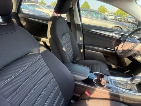 Used 2016 Ford Fusion SE image 5
