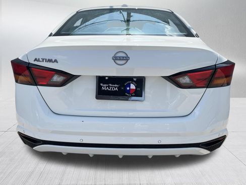 Used 2025 Nissan Altima 2.5 SV FWD image 7