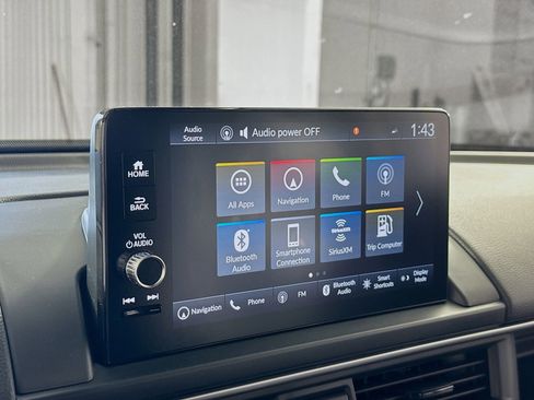 Used 2025 Honda Pilot Touring image 9