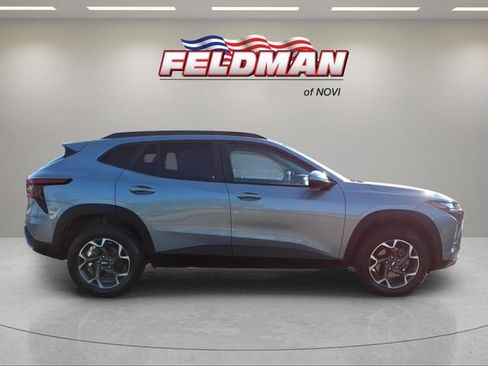 Used 2024 Chevrolet Trax LT w/ Driver Confidence Package FWD image 6