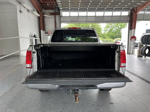 Used 2012 Nissan Titan SV w/ SV Value Truck Pkg RWD image 7